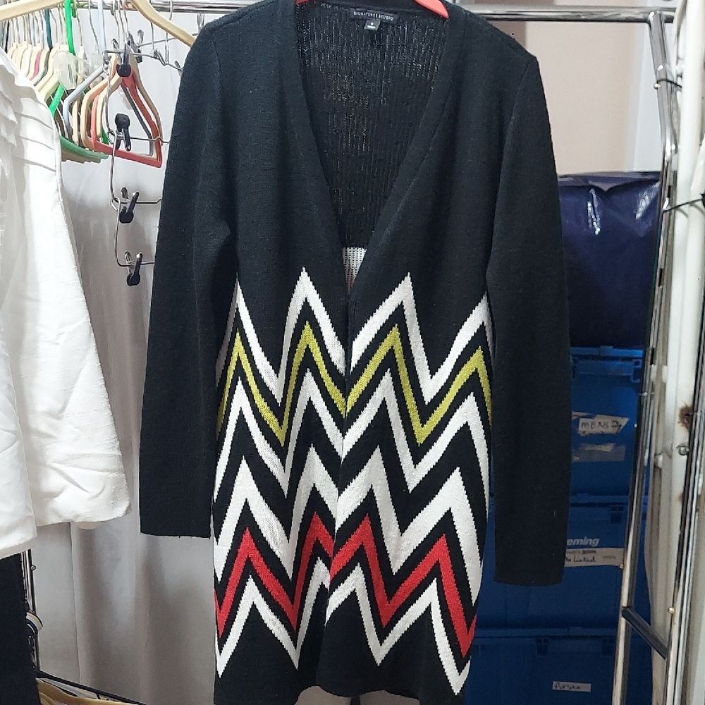 Signature Studio long cardigan size small invw329